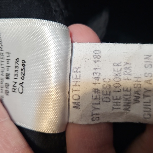 MOTHER Looker Ankle Fray Distressed Low-Rise Black Jeans - Picture 14 of 14